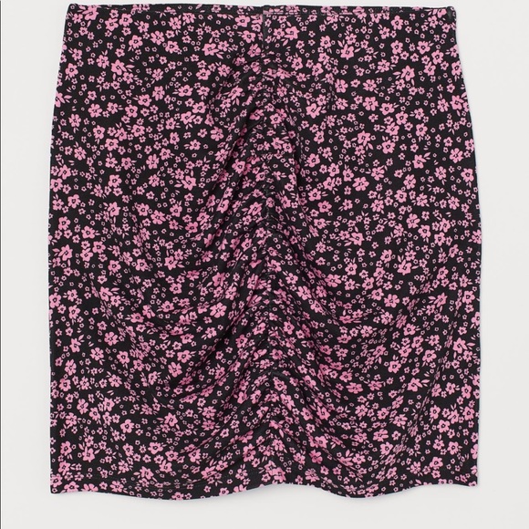 Cute floral skunched mini skirt - Picture 1 of 2